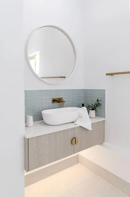 Coastal Luxe Suite With Pool ~ Walk To Noosa River Noosaville Apartment