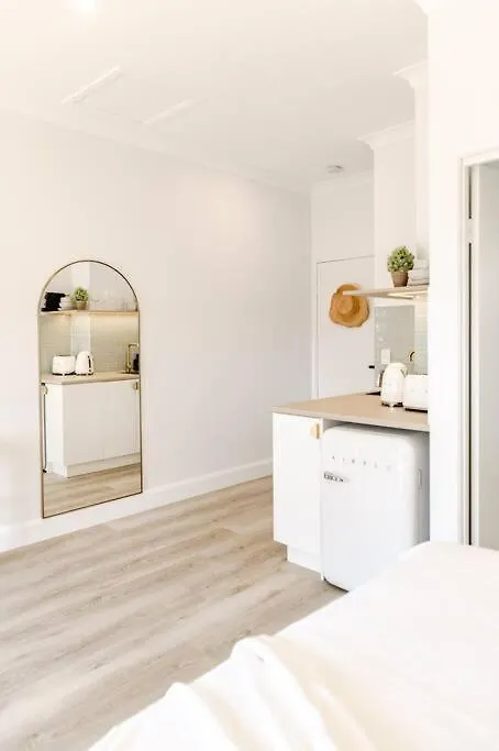 Coastal Luxe Suite With Pool ~ Walk To Noosa River Noosaville Apartment